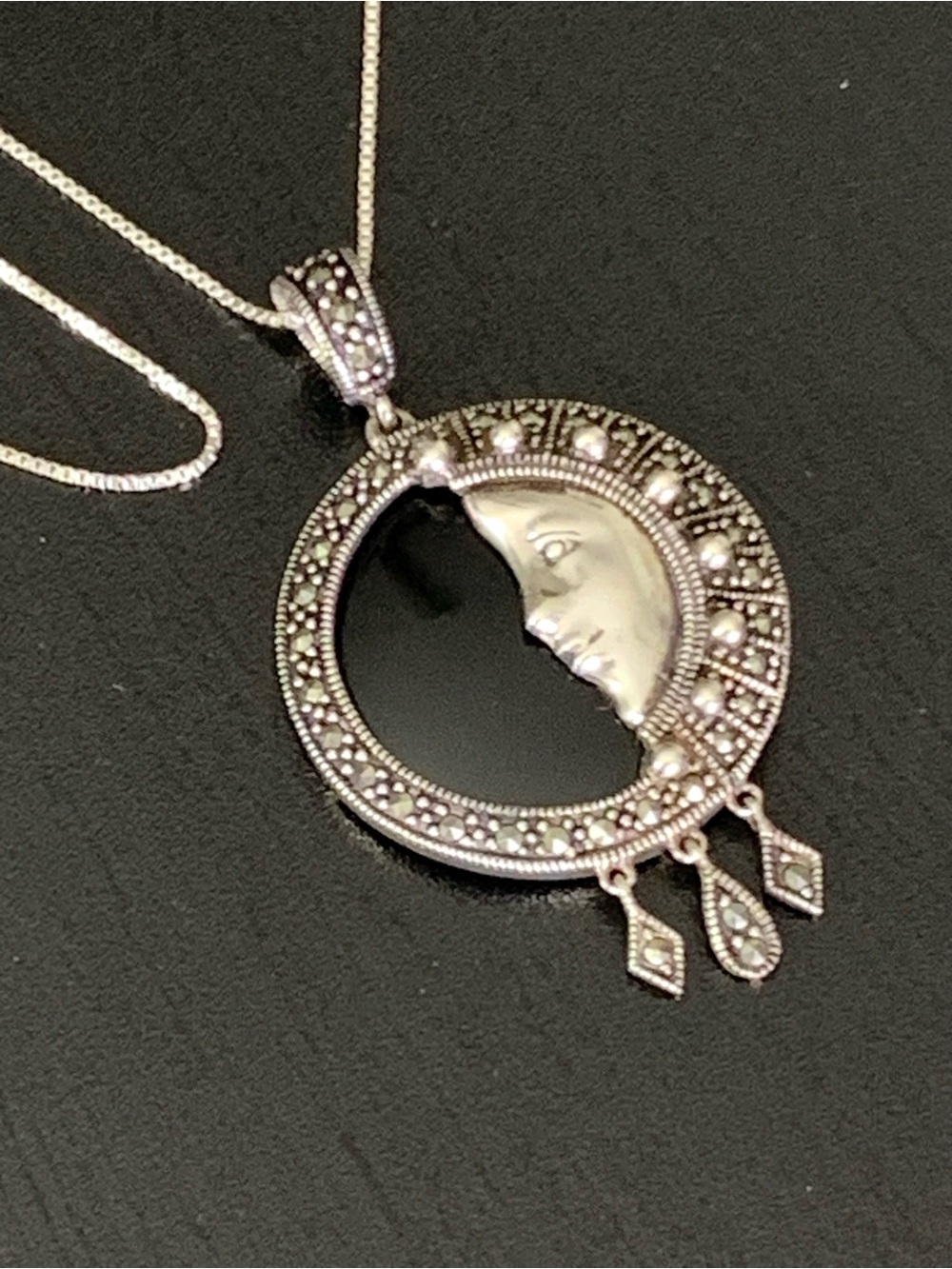 A 925 Sterling Silver Half Moon Marcasite Accent Onyx Disc Pendant Necklace/ 18g